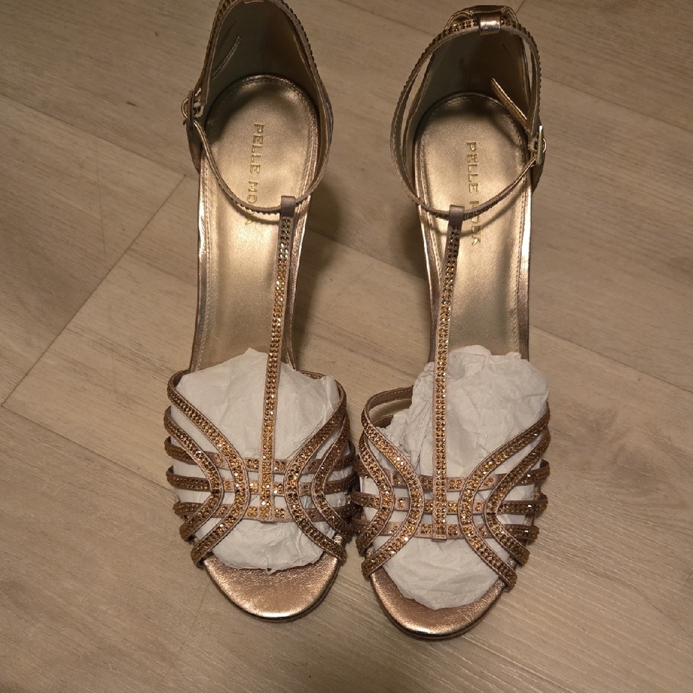 Pelle Moda Women's Metallic Strappy Heels - Picture 1 of 5